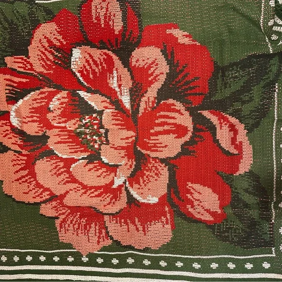 FARM Rio Green and Red Cozy Blanket - Picture 8 of 9